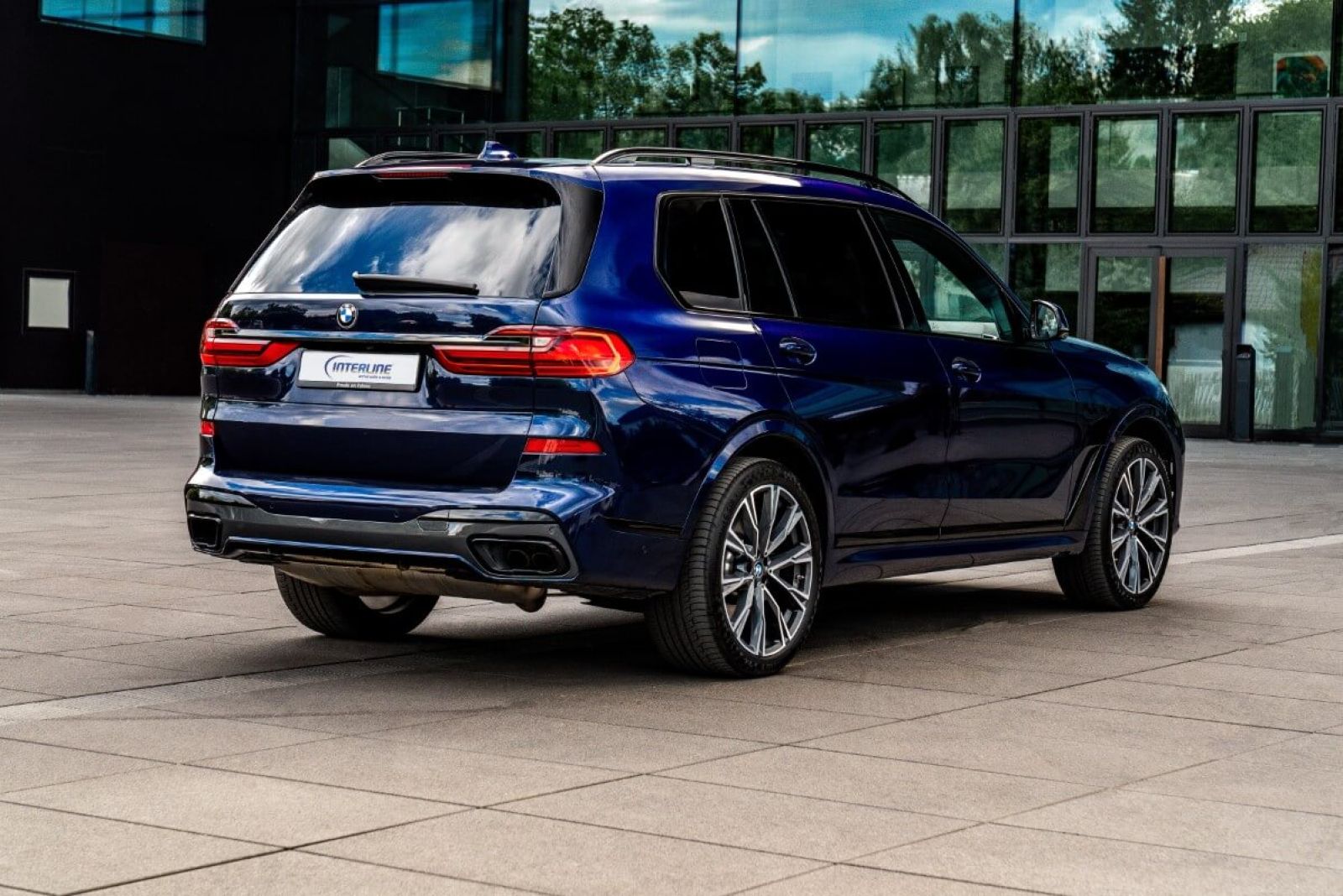 SUV BMW X7 M60i xDrive back view.