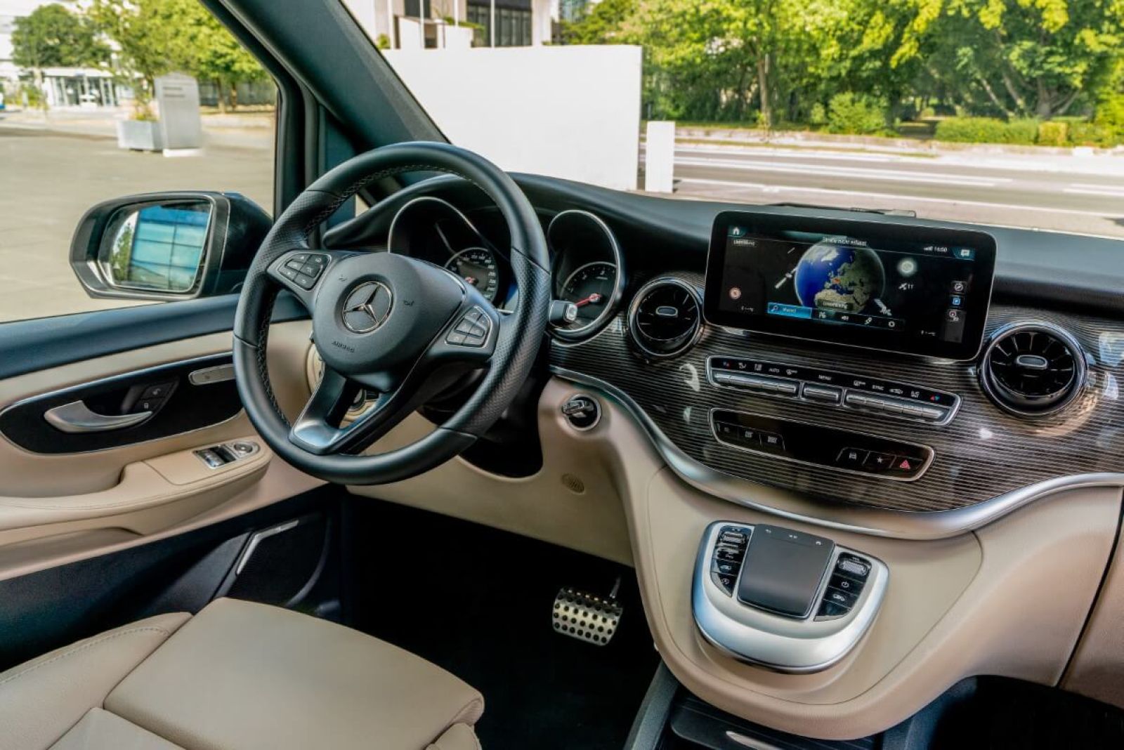 Mercedes V300d 4matic Innenraum vorne.