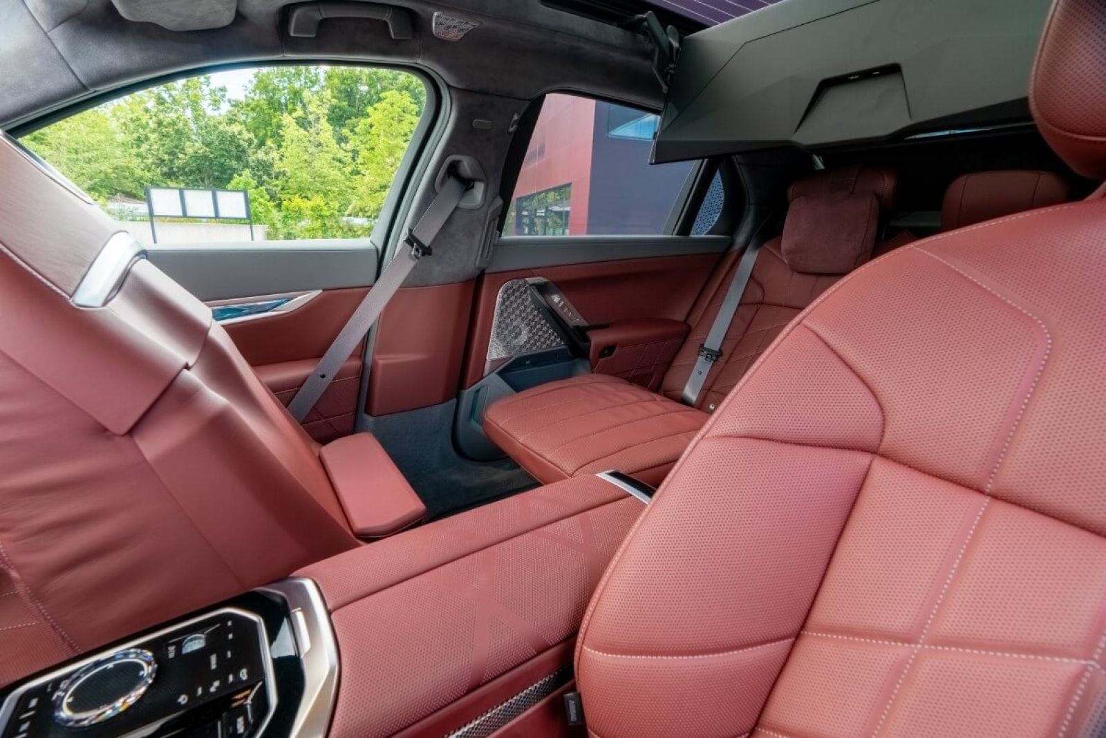 Limousine BMW i7 xDrive 60 interior.