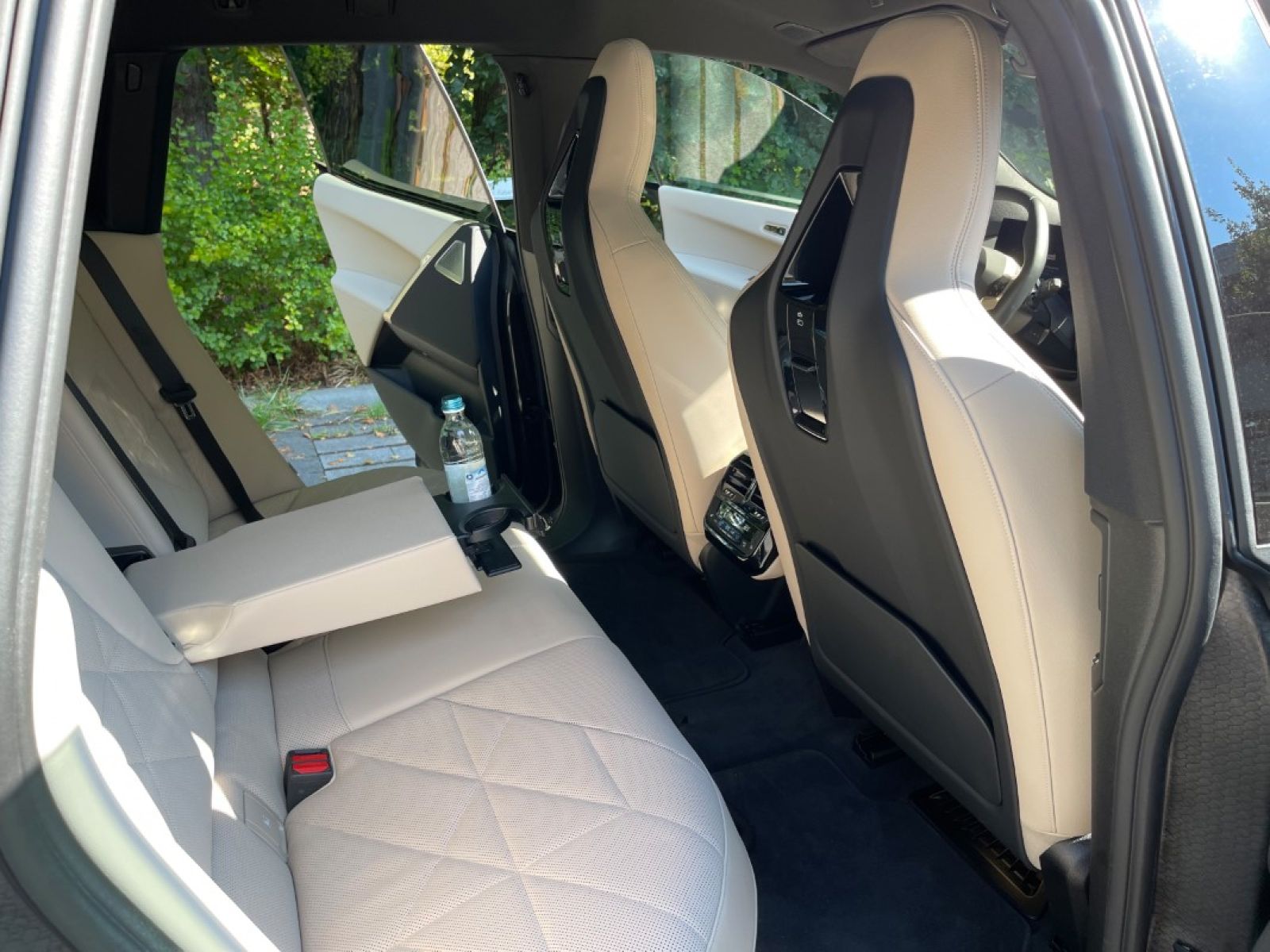 SUV BMW iX xDrive50 (electric) back seats.