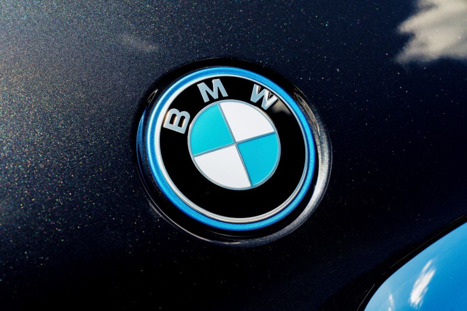 Limousine BMW 750e xDrive (hybrid) Logo.