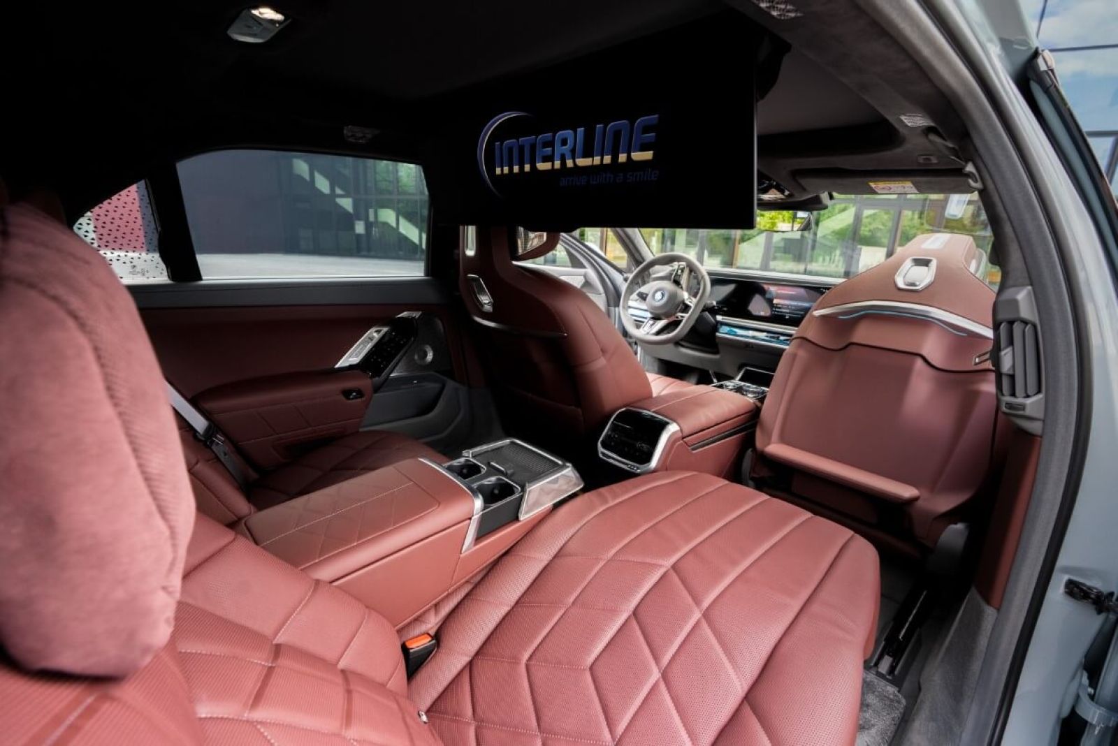 Limousine BMW 750e xDrive (hybrid) interior back seats.