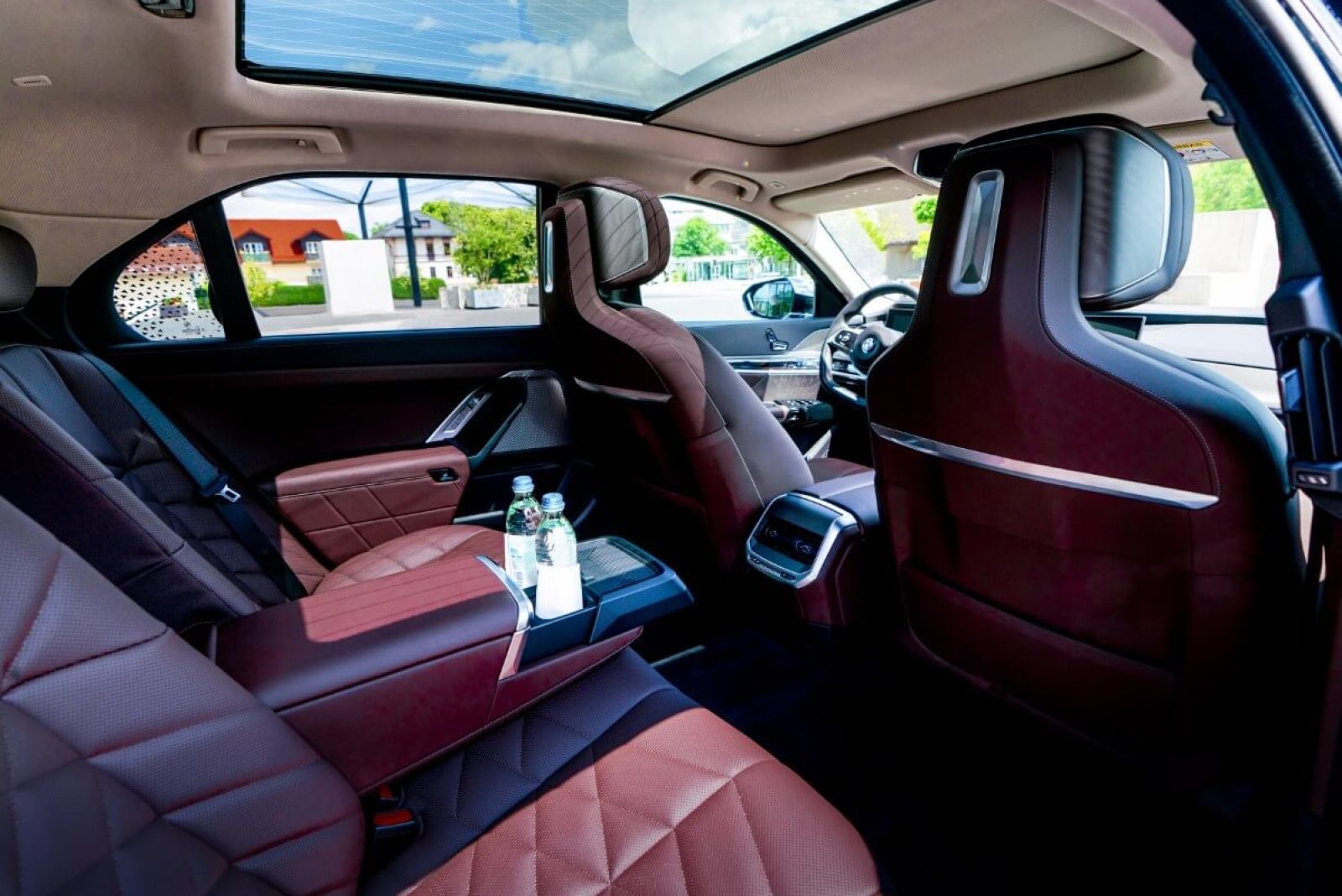 Limousine BMW 740d xDrive interior back view.